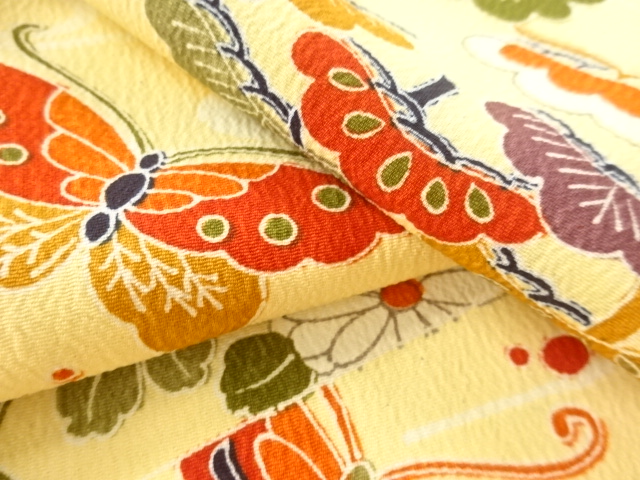  蝶に松竹梅模様小紋着物